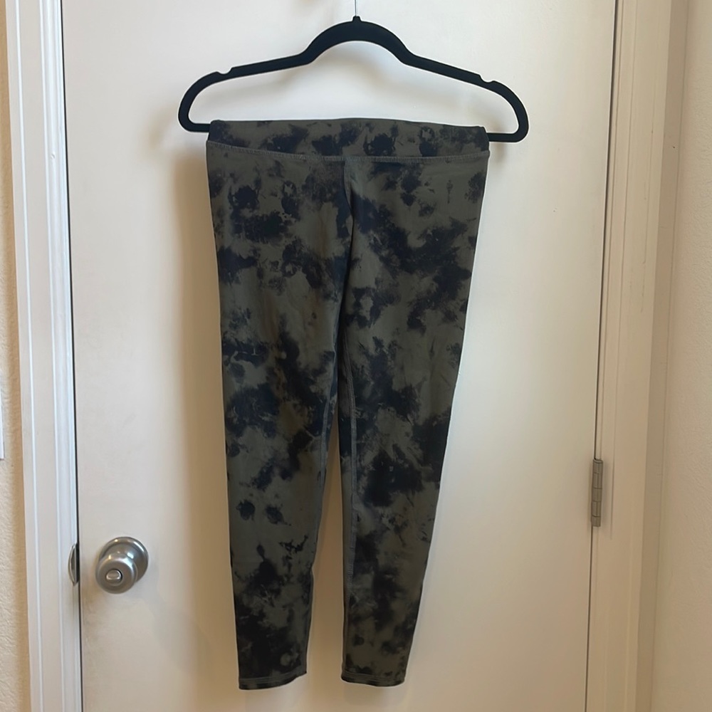 Small back and green leggings - Evolution and Creation